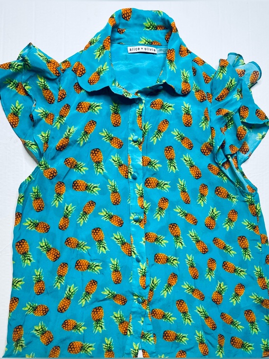 Alice + Olivia Tops - Alice + Olivia 100% Silk Pineapple Print Blouse
